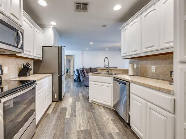720 NW 8th Street, Moore, OK 73160