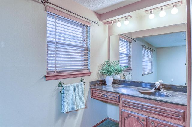 6413 S Dewey Avenue, Oklahoma City, OK 73139