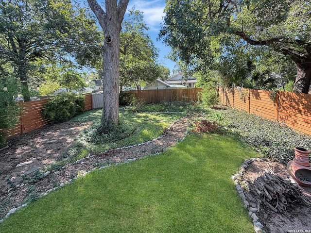 608 E MISTLETOE AVE, San Antonio, TX 78212