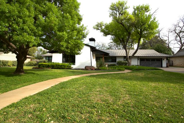 2515 W Avenue J, San Angelo, TX 76901