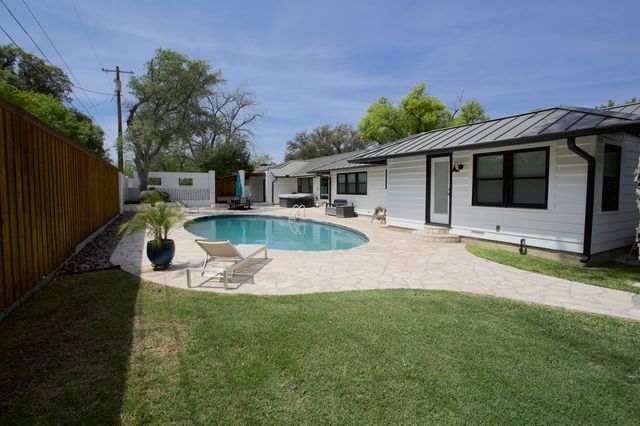 2515 W Avenue J, San Angelo, TX 76901