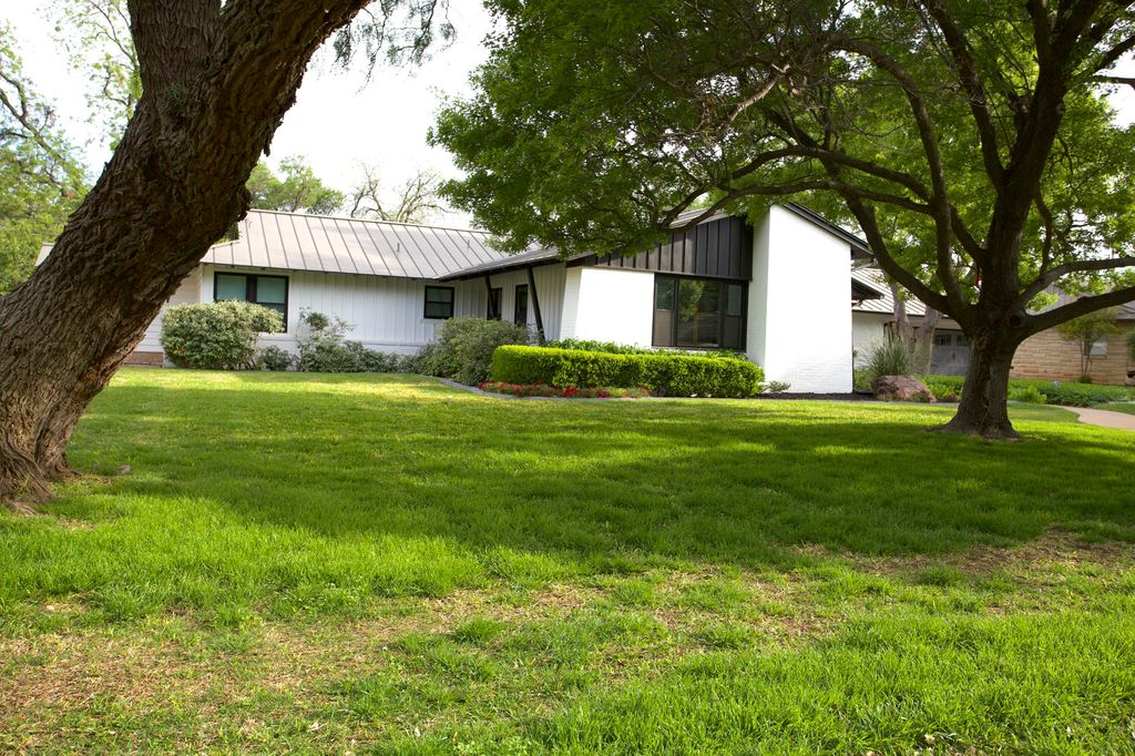 2515 W Avenue J, San Angelo, TX 76901