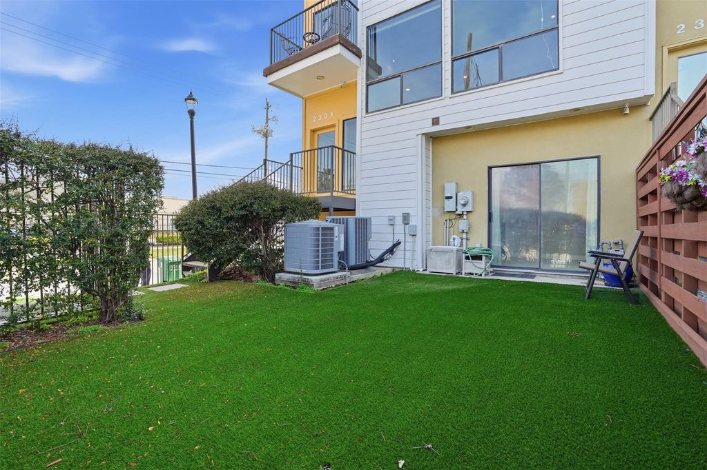 2301 Crawford Street, Houston, TX 77004