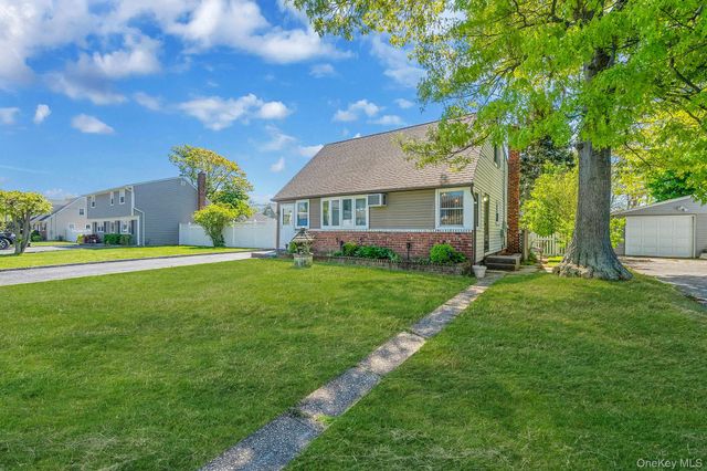 508 Davis Street, North Babylon, NY 11703
