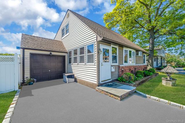 508 Davis Street, North Babylon, NY 11703