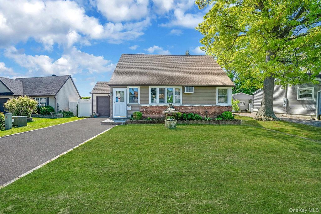 508 Davis Street, North Babylon, NY 11703