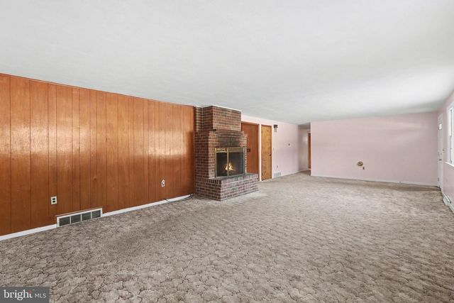 908 RED HILL RD, Dauphin, PA 17018