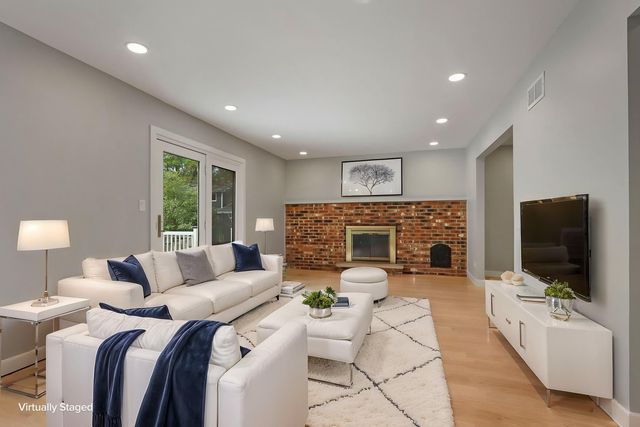 713 Dawes Street, Libertyville, IL 60048