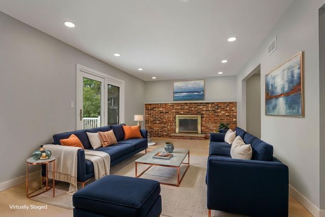 713 Dawes Street, Libertyville, IL 60048
