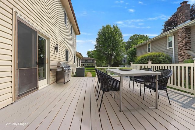 713 Dawes Street, Libertyville, IL 60048