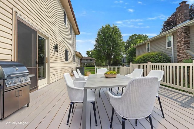 713 Dawes Street, Libertyville, IL 60048