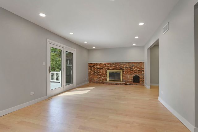 713 Dawes Street, Libertyville, IL 60048