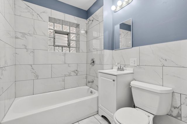 2246 N Leamington Avenue 1, Chicago, IL 60639