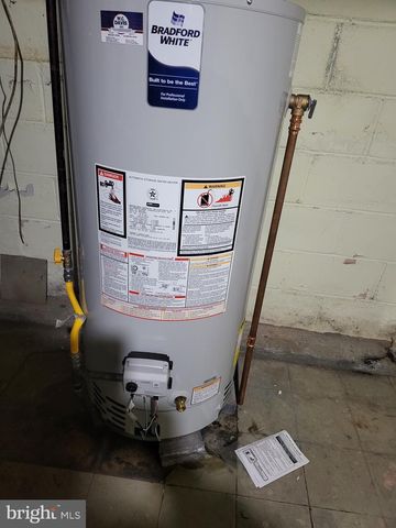 38 CALIFORNIA AVE, Clementon, NJ 08021