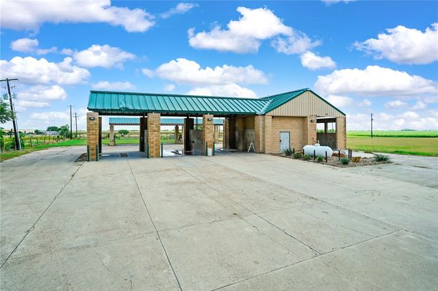 547 E Orange Ave, Orange Grove, TX 78372