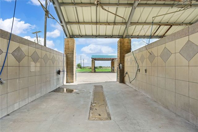 547 E Orange Ave, Orange Grove, TX 78372