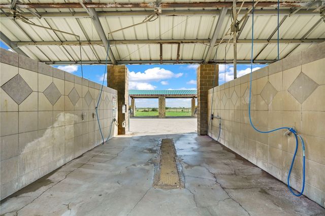 547 E Orange Ave, Orange Grove, TX 78372