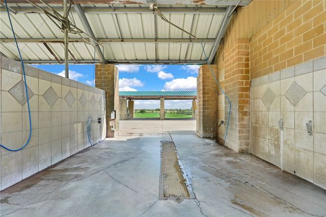 547 E Orange Ave, Orange Grove, TX 78372