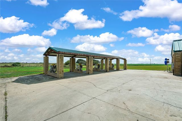 547 E Orange Ave, Orange Grove, TX 78372