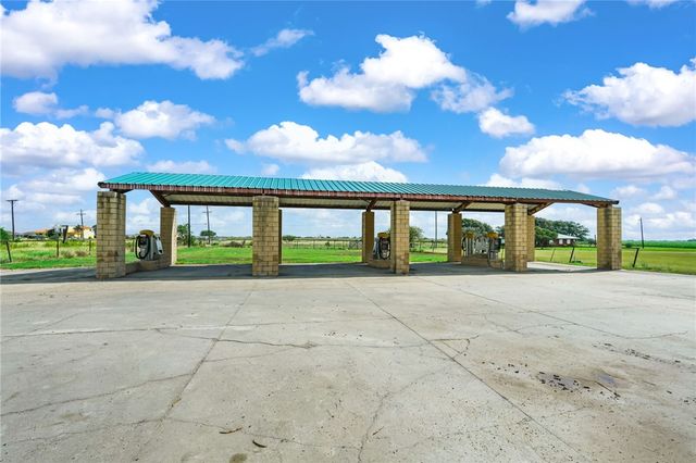 547 E Orange Ave, Orange Grove, TX 78372