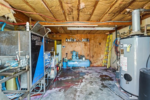 547 E Orange Ave, Orange Grove, TX 78372