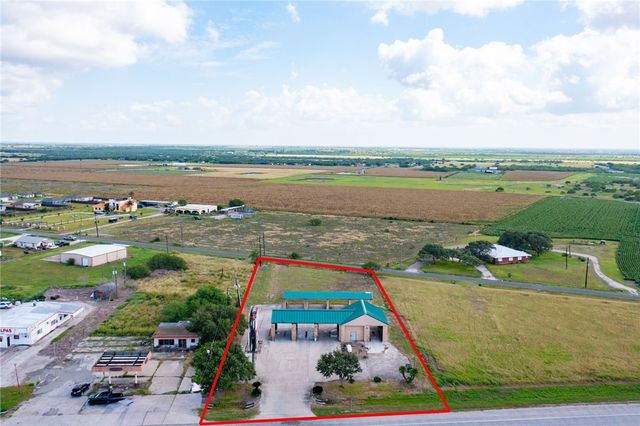 547 E Orange Ave, Orange Grove, TX 78372