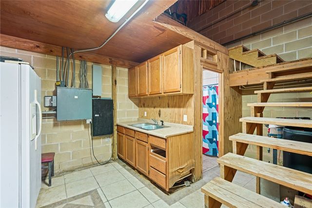 547 E Orange Ave, Orange Grove, TX 78372