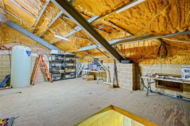 547 E Orange Ave, Orange Grove, TX 78372