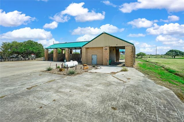 547 E Orange Ave, Orange Grove, TX 78372