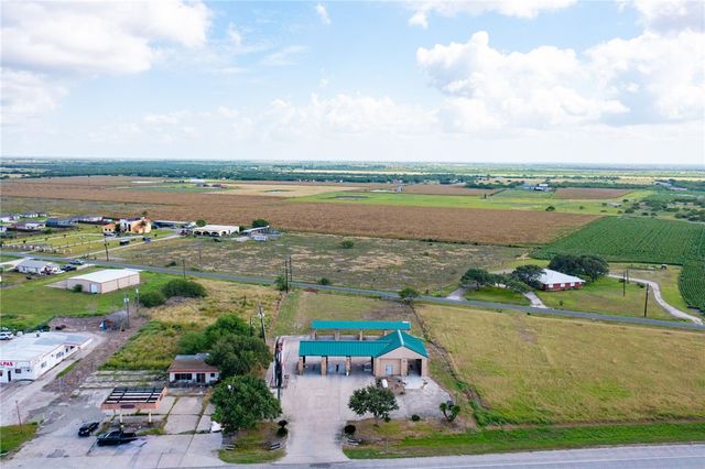 547 E Orange Ave, Orange Grove, TX 78372
