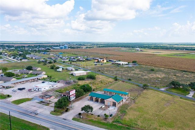 547 E Orange Ave, Orange Grove, TX 78372