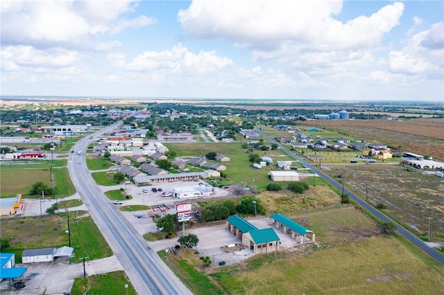 547 E Orange Ave, Orange Grove, TX 78372