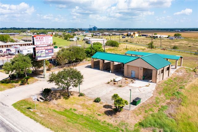547 E Orange Ave, Orange Grove, TX 78372