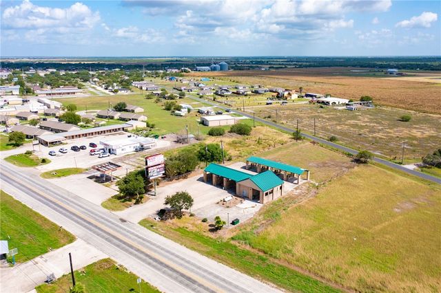 547 E Orange Ave, Orange Grove, TX 78372