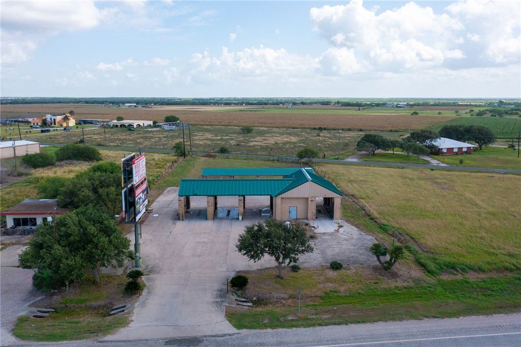 547 E Orange Ave, Orange Grove, TX 78372