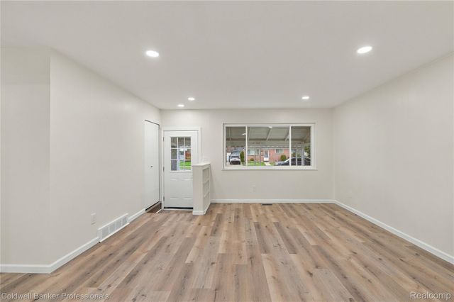 30144 Roan Drive, Warren, MI 48093