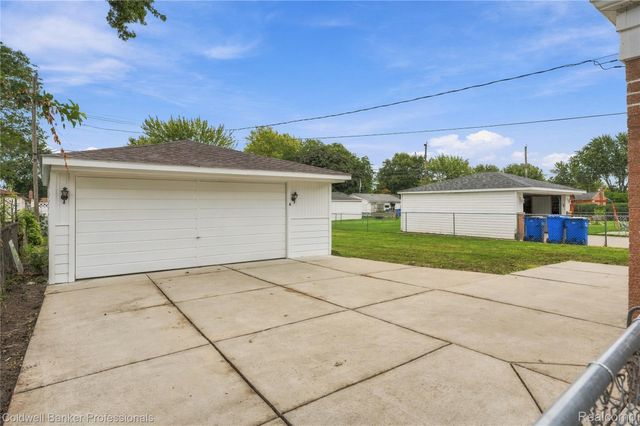 30144 Roan Drive, Warren, MI 48093