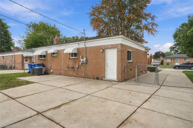 30144 Roan Drive, Warren, MI 48093