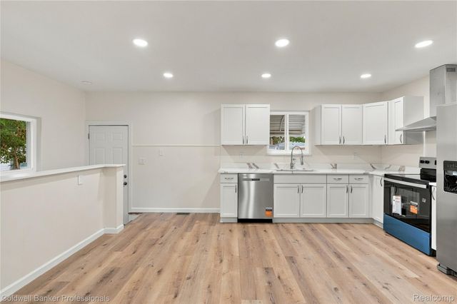30144 Roan Drive, Warren, MI 48093