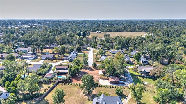 NW 11th Street, Bentonville, AR 72712