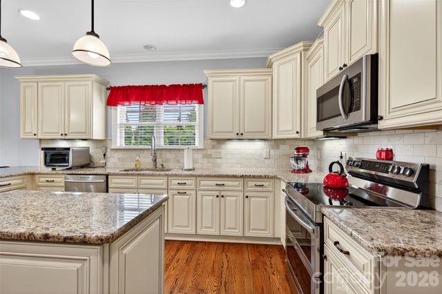 2330 Shiny Leaf Drive, Denver, NC 28037