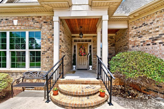 2330 Shiny Leaf Drive, Denver, NC 28037