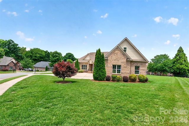 2330 Shiny Leaf Drive, Denver, NC 28037