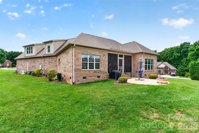 2330 Shiny Leaf Drive, Denver, NC 28037