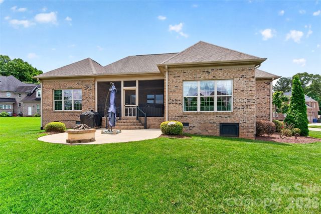 2330 Shiny Leaf Drive, Denver, NC 28037