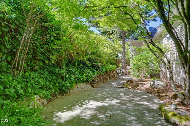 1119 NW Morgan Lane, Grants Pass, OR 97526