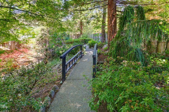 1119 NW Morgan Lane, Grants Pass, OR 97526