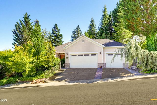 1119 NW Morgan Lane, Grants Pass, OR 97526
