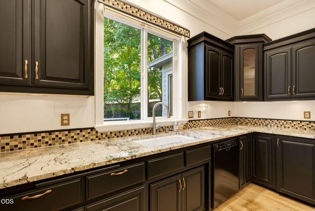 1119 NW Morgan Lane, Grants Pass, OR 97526