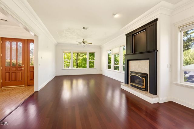 1119 NW Morgan Lane, Grants Pass, OR 97526